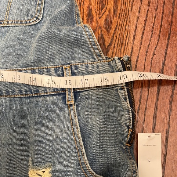 Gap Overall Blue Jean Shorts NWOT - Picture 2 of 7